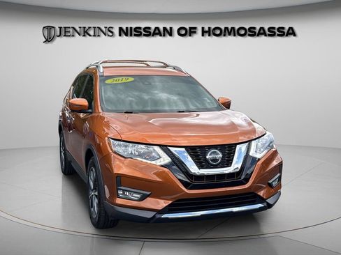 Certified 2019 Nissan Rogue SV w/ Premium Package image 14
