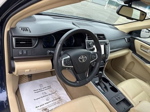 Used 2017 Toyota Camry XLE w/ Moonroof Package image 11