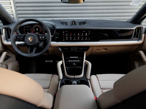 New 2025 Porsche Cayenne S AWD/4WD image 16