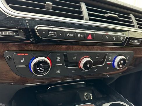 Used 2019 Audi Q7 3.0T Premium w/ Cold Weather Package AWD/4WD image 30