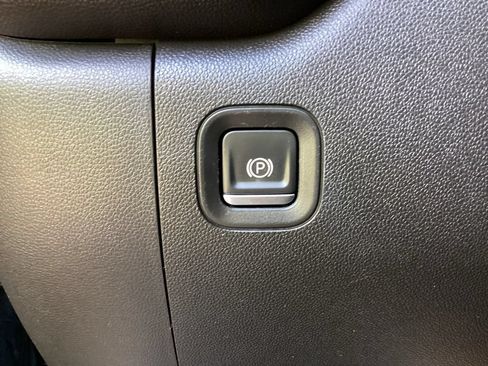 Used 2023 Chevrolet Silverado 1500 Custom AWD/4WD image 67