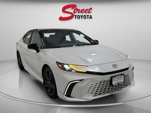 Certified 2025 Toyota Camry XSE FWD image 5