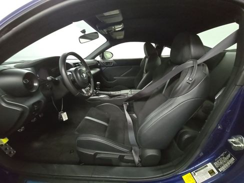 Used 2023 Toyota GR86 Premium RWD image 7