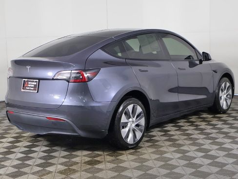 Used 2020 Tesla Model Y Long Range image 10
