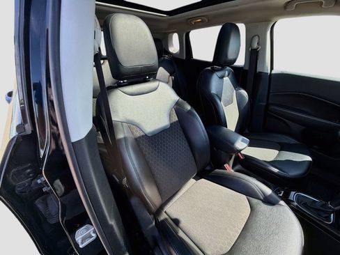Used 2020 Jeep Compass Latitude AWD/4WD image 27