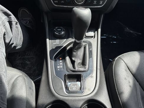 Used 2019 Jeep Cherokee Overland w/ Technology Group AWD/4WD image 27