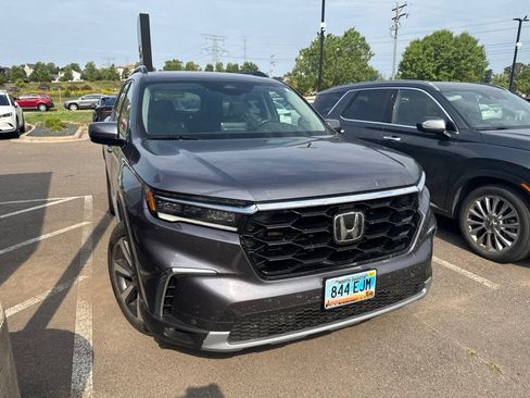 Used 2025 Honda Pilot Touring image 23