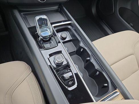 New 2026 Volvo XC60 B5 Plus w/ Protection Package Premier AWD/4WD image 29