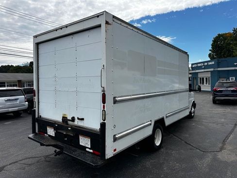 Used 2017 GMC Savana 3500 Extended RWD image 5