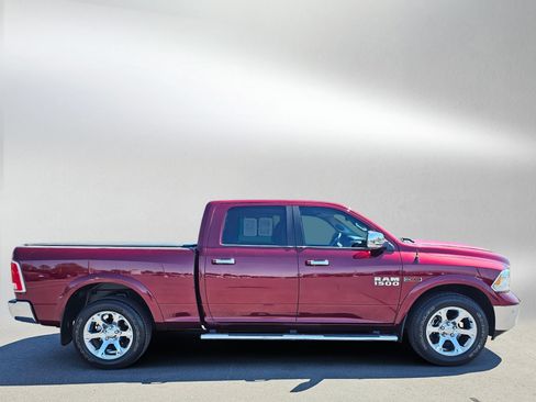 Used 2017 RAM 1500 Laramie w/ Convenience Group AWD/4WD image 6