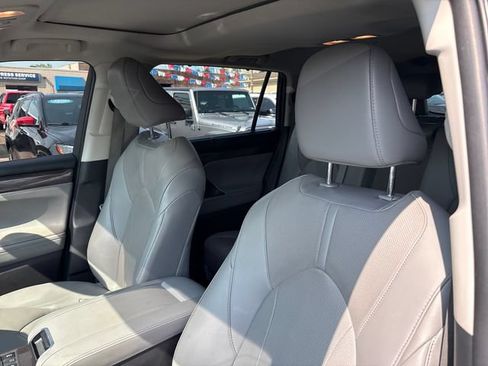 Used 2023 Toyota Highlander Limited AWD/4WD image 9