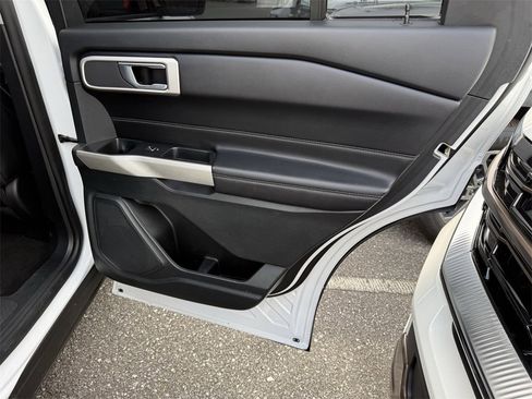 Used 2021 Ford Explorer XLT w/ Equipment Group 202A image 35