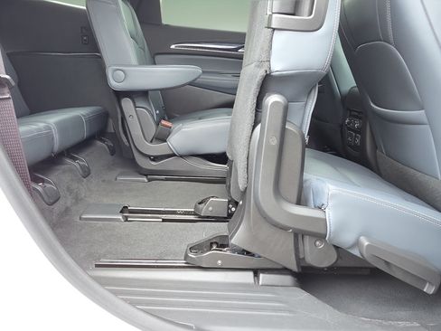 Used 2024 Buick Enclave Premium AWD/4WD image 19