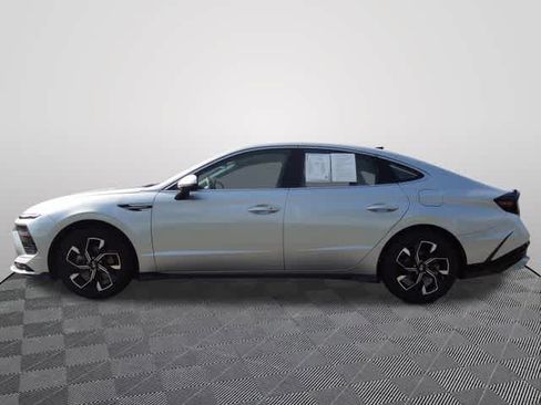 Used 2025 Hyundai Sonata SEL FWD image 2