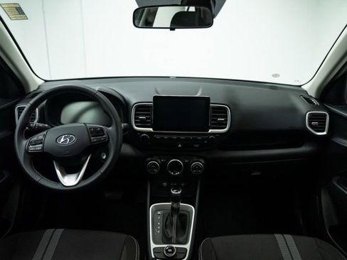 Used 2023 Hyundai Venue SEL image 16