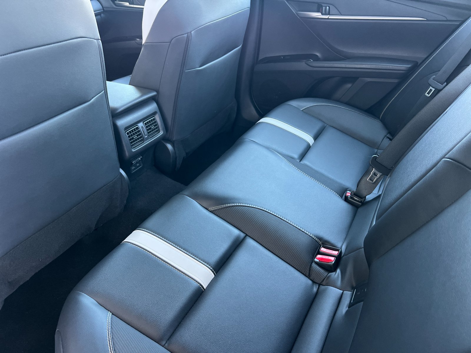 Used 2025 Toyota Camry SE FWD image 12