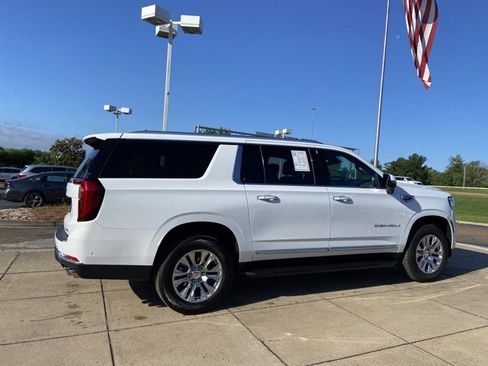 Used 2025 GMC Yukon XL Denali AWD/4WD image 12