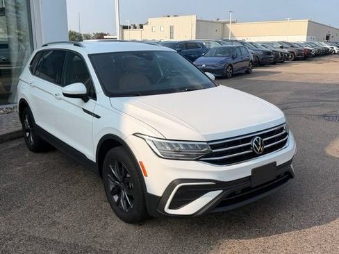 Certified 2022 Volkswagen Tiguan SE FWD image 5