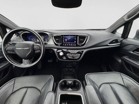 Used 2020 Chrysler Pacifica Limited w/ Advanced Safetytec Group FWD image 16