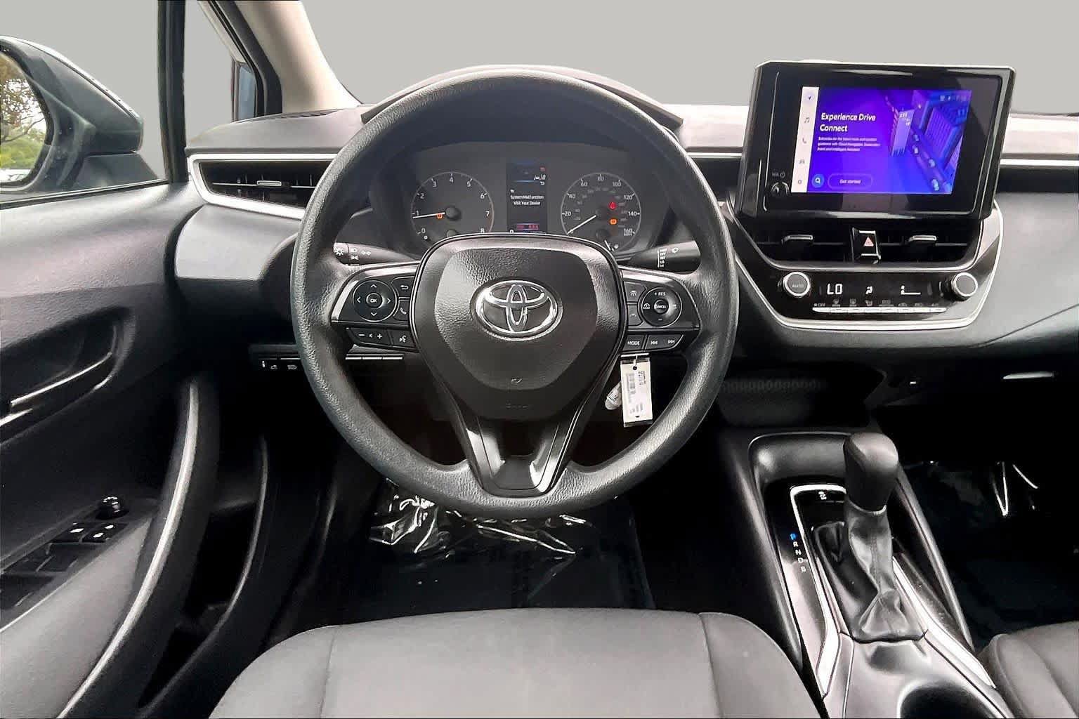 Used 2025 Toyota Corolla LE FWD image 6