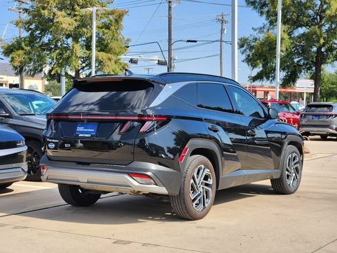 Certified 2025 Hyundai Tucson Limited FWD image 3