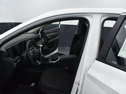 Used 2025 Hyundai Tucson SE image 11