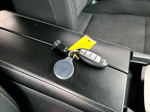 Used 2022 Nissan Rogue SV image 13