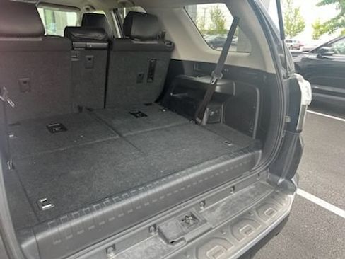Used 2017 Toyota 4Runner SR5 AWD/4WD image 10