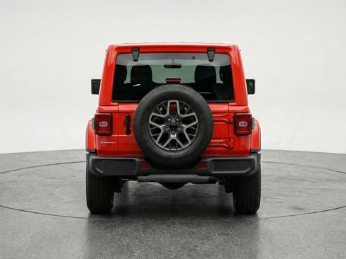 Used 2025 Jeep Wrangler Sahara image 7