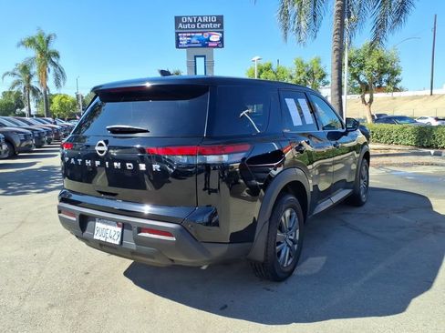 Certified 2025 Nissan Pathfinder S FWD image 6