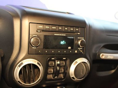 Used 2013 Jeep Wrangler Unlimited Sahara w/ Dual Top Group AWD/4WD image 17