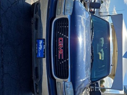 Used 2006 GMC Yukon XL SLT w/ SLT Preferred Equipment Group image 2