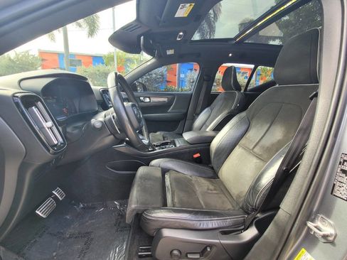 Used 2019 Volvo XC40 T5 R-Design image 14
