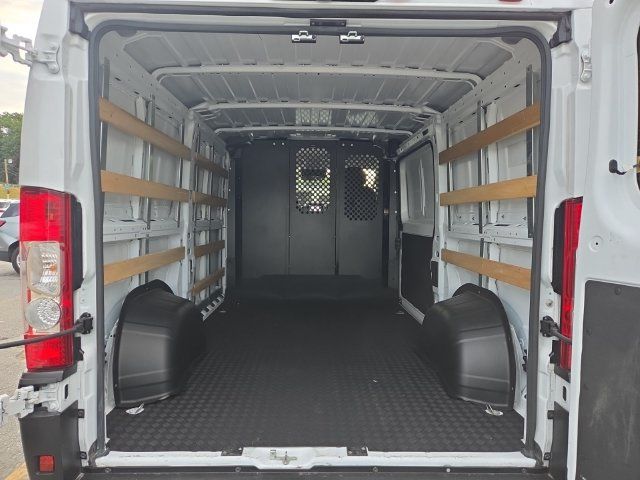 Used 2025 RAM ProMaster 2500 w/ U-Haul Equipment Group FWD image 4