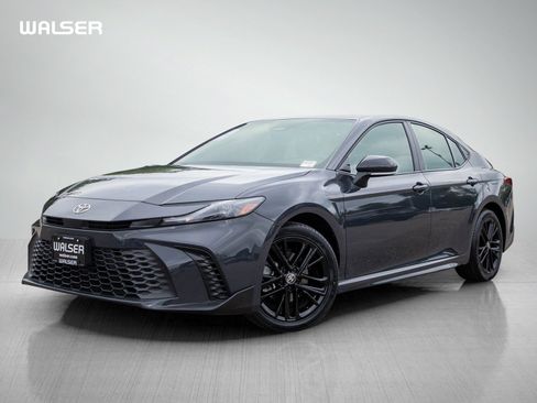 Used 2025 Toyota Camry SE AWD/4WD image 1