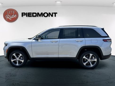 New 2025 Jeep Grand Cherokee Limited w/ Trailer Tow Package RWD image 4