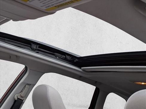 Used 2017 Subaru Forester 2.5i Premium image 13