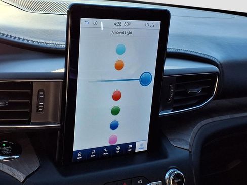 Used 2020 Ford Explorer Platinum w/ Premium Technology Package image 12