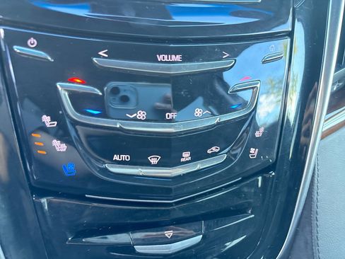 Used 2019 Cadillac Escalade ESV Luxury AWD/4WD image 17