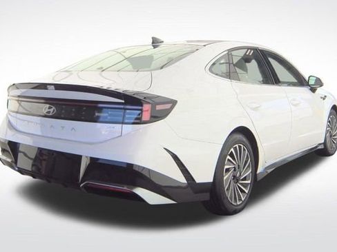 Used 2025 Hyundai Sonata SEL FWD image 2