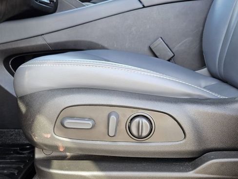 Used 2023 Buick Enclave Essence image 23