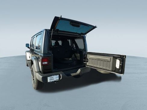 Used 2022 Jeep Wrangler Unlimited Sport image 17