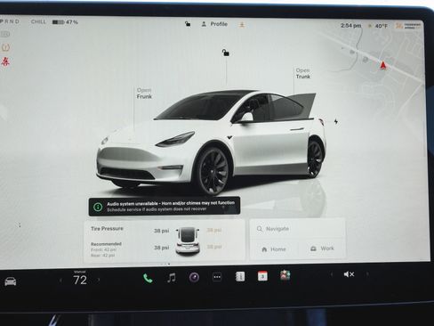 Used 2022 Tesla Model Y Long Range image 15