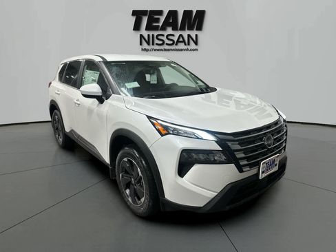 Used 2025 Nissan Rogue SV image 5