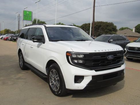 Used 2025 Ford Expedition Active image 4