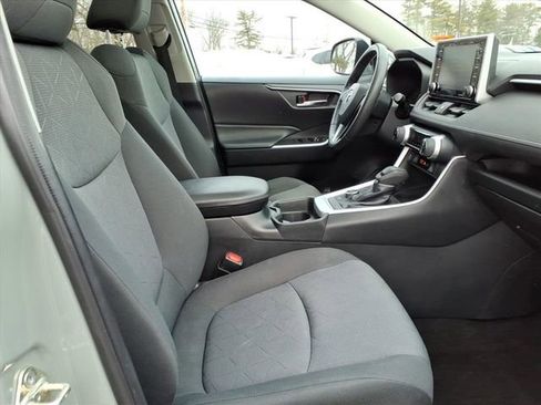Used 2020 Toyota RAV4 XLE w/ Convenience Package image 5