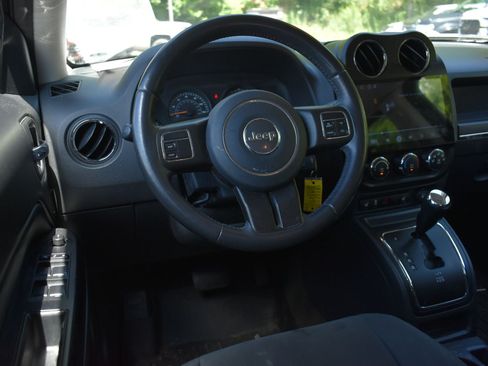 Used 2017 Jeep Patriot Latitude AWD/4WD image 16