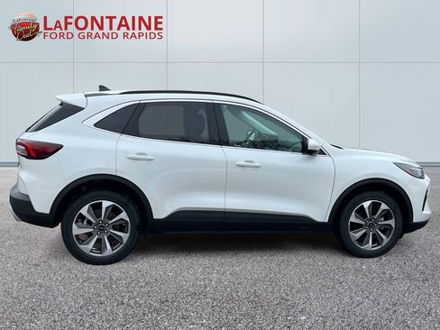 Used 2024 Ford Escape Platinum image 8