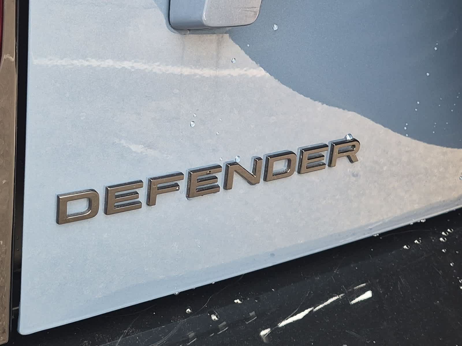 Certified 2025 Land Rover Defender 110 X-Dynamic SE AWD/4WD image 12