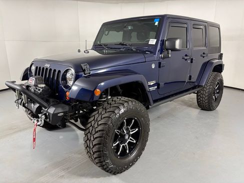 Used 2013 Jeep Wrangler Unlimited Sahara w/ Dual Top Group AWD/4WD image 5
